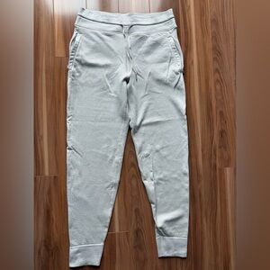 Lululemon Engineered Warmth Relaxed Fit Jogger - size 6